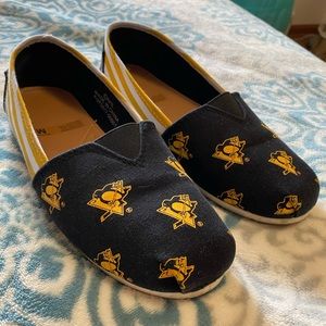 PITTSBURGH PENGUINS WOMENS STRIPE CANVAS SHOE